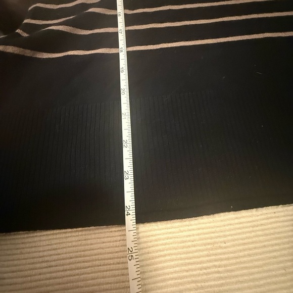 Women’s Striped Crewneck Sweater Black Tan Beige Long Sleeve Size M - Picture 2 of 6